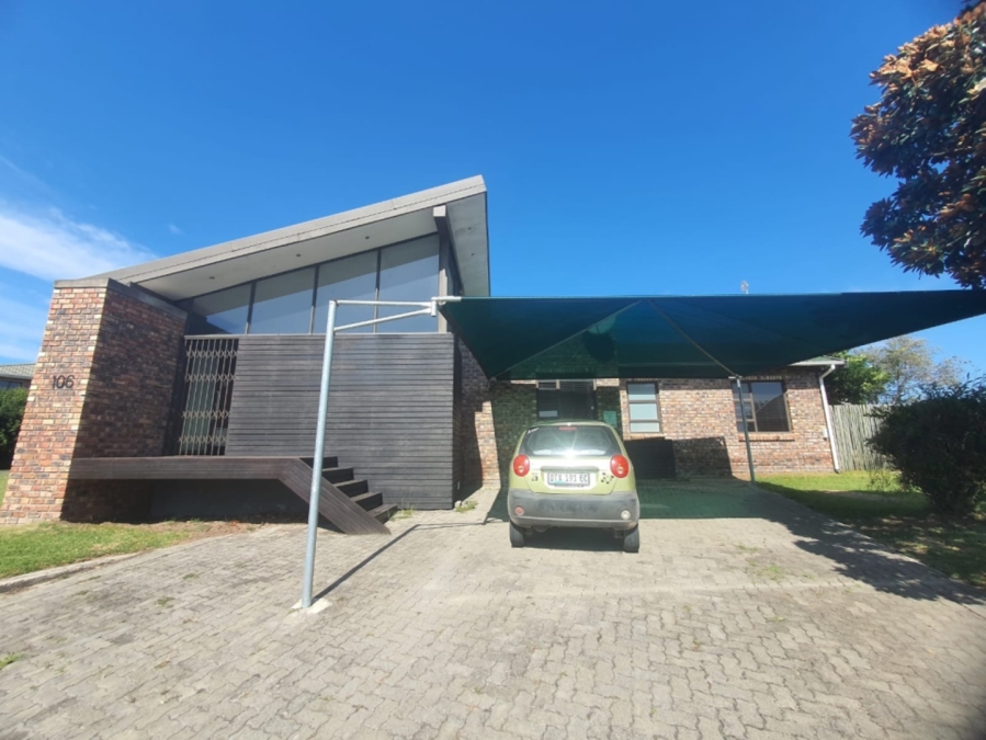 To Let 3 Bedroom Property for Rent in Cove Rock Eastern Cape